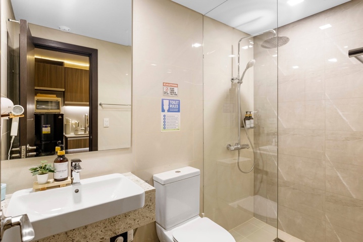 OM Suite interior photo 6